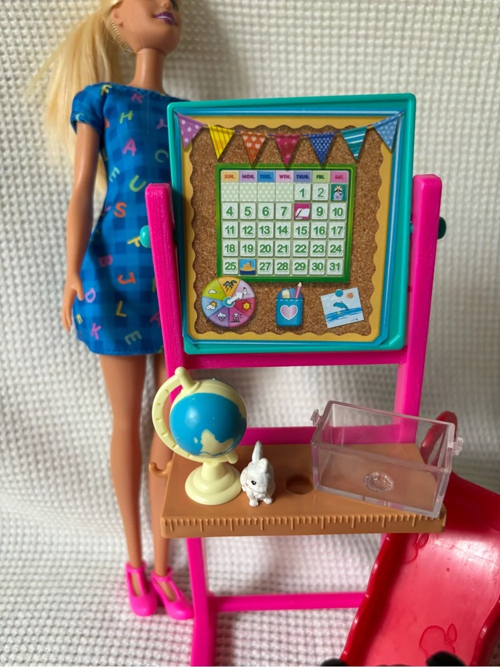 Barbie Kindergarten School doll Easel w space Animals Dino & Chelsea Kelly lot